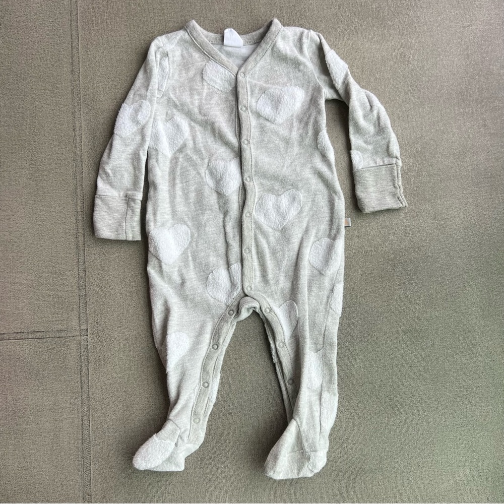 Baby gap footie pajamas fuzzy hearts grey unisex